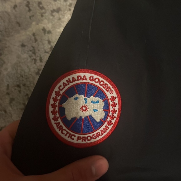 canada goose jacket - Picture 2 of 7